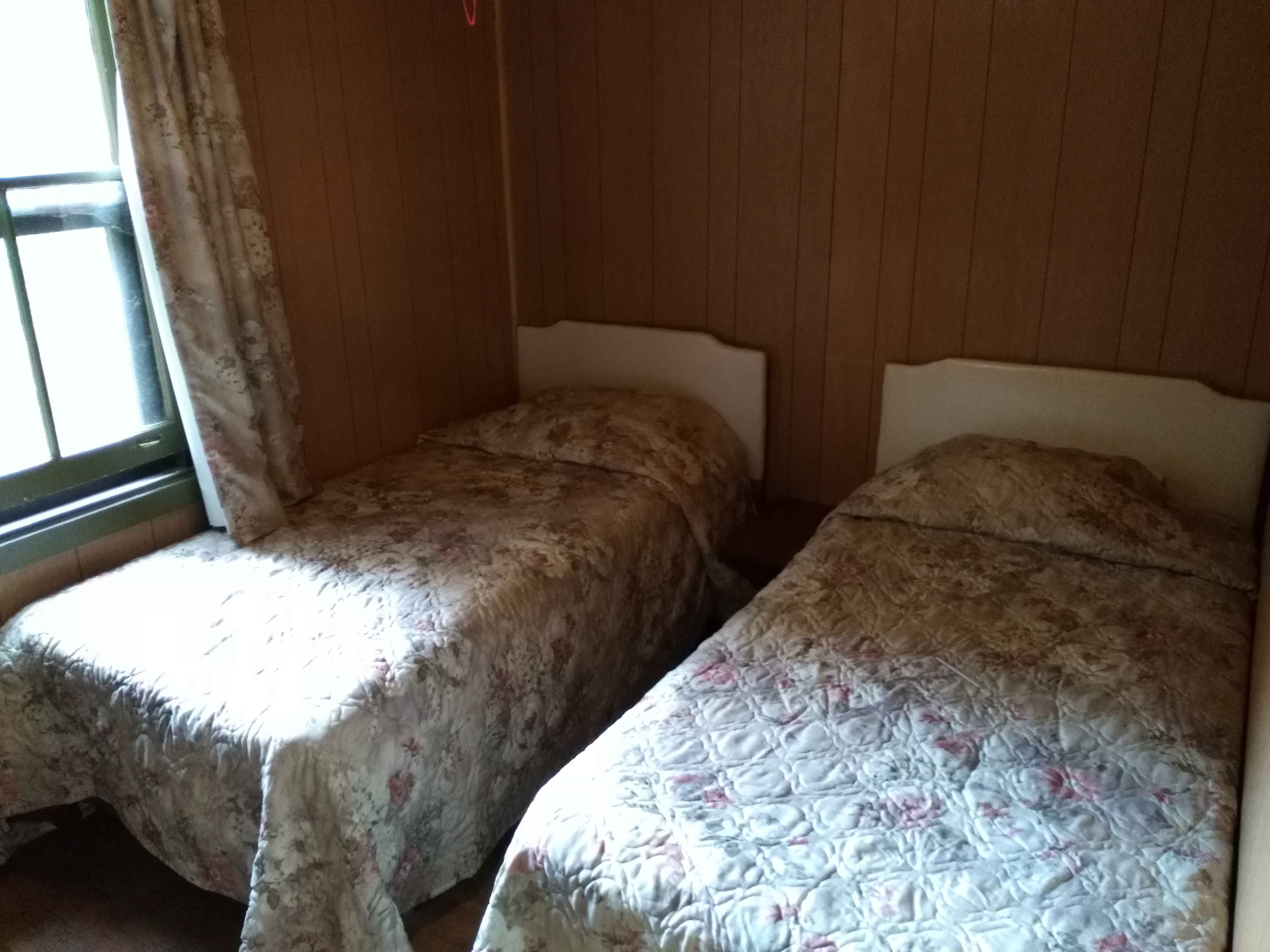 Bedroom in Pine